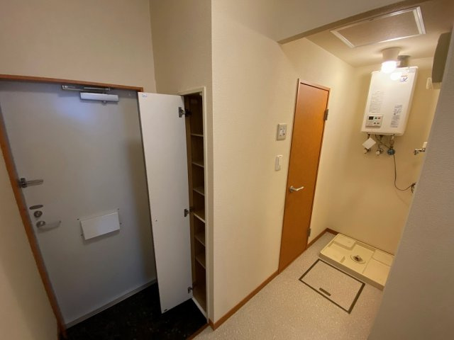 レオパレス室工の玄関|玄関