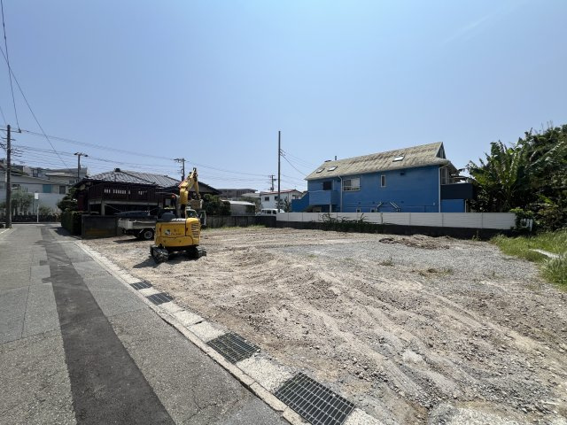 海まで徒歩4分！建築条件なしの広々とした売地の外観