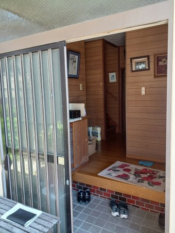 三木市緑が丘町西2丁目中古戸建の玄関