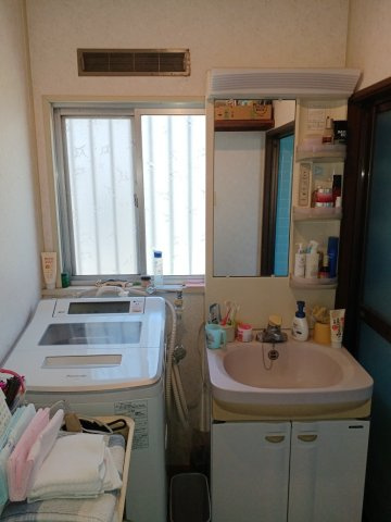 三木市緑が丘町西2丁目中古戸建の独立洗面台