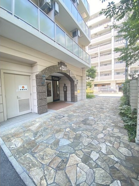 アリビオ江坂垂水町のエントランス