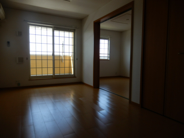 クラッセ弐番館の居間・リビング