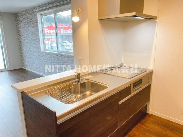 プルニエールのキッチン|リビングを見渡せるカウンターキッチン◎