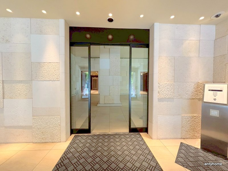 アルグラッドザタワー心斎橋　仲介手数料無料のエントランス