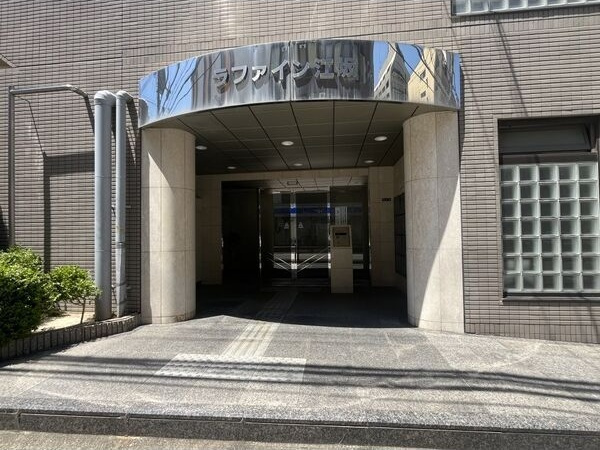 ラファイン江坂のエントランス