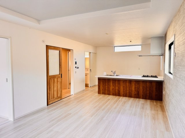 八王子市　絹ケ丘　新築一戸建て　３期の内装|～18.0帖の明るいLDKで家族団欒の時間をお過ごしいただけます～