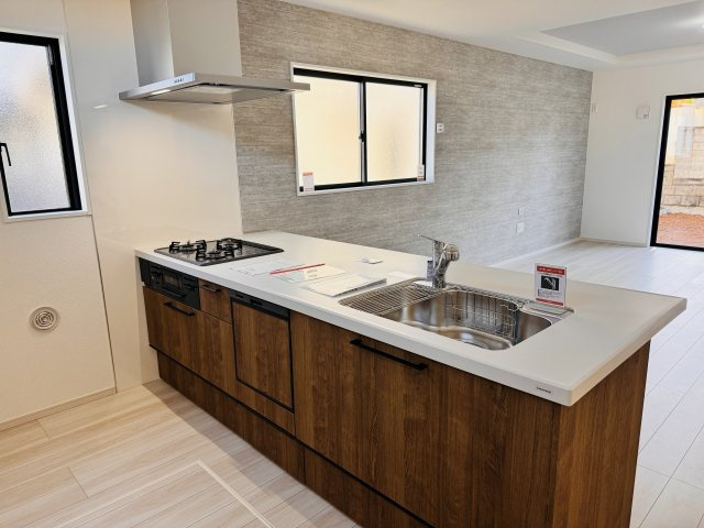 八王子市　絹ケ丘　新築一戸建て　３期の玄関|～オシャレなオープンキッチン～