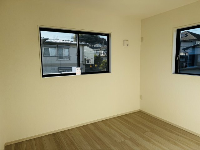 八王子市　絹ケ丘　新築一戸建て　３期の子供部屋|～2階5.7帖の洋室　2面採光で明るく風通しの良いお部屋です～