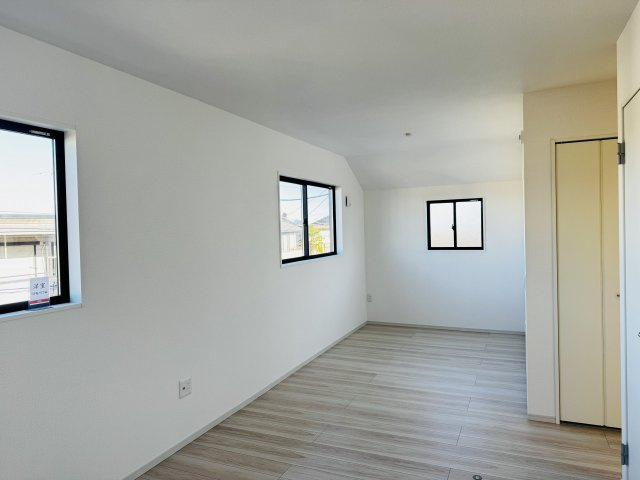 八王子市　絹ケ丘　新築一戸建て　３期の子供部屋|～2階11.5帖の洋室　5.8帖と5.7帖の洋室へ間仕切りも可能な、2ドア1ルーム～