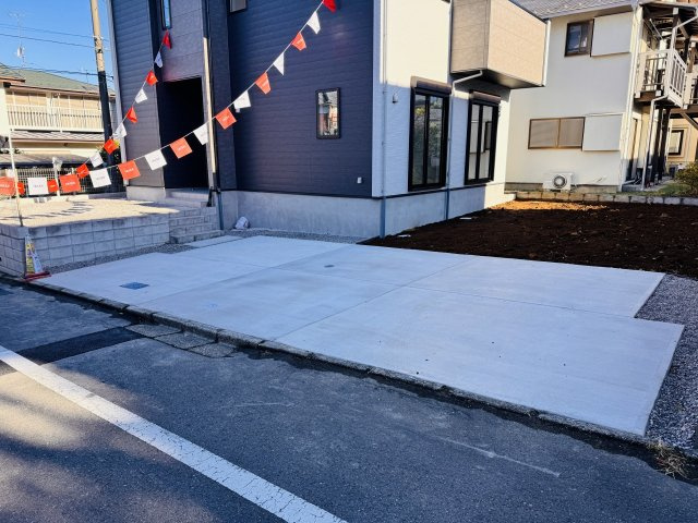 八王子市　絹ケ丘　新築一戸建て　３期の駐車場|～並列2台駐車可能カースペース～