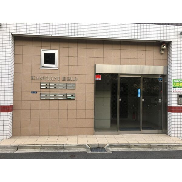 KAMITANI Ⅲ BLDの玄関