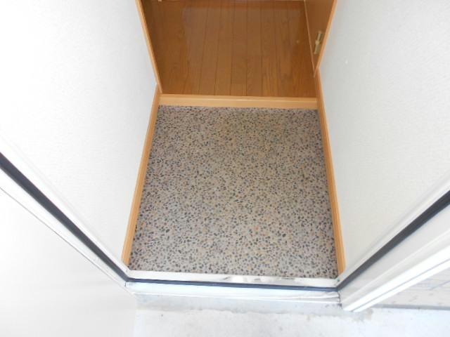 コーポリベラルの玄関