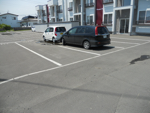 ＲＯＳＳＯ　Ｂ（ﾛｯｿﾋﾞｰ）の駐車場