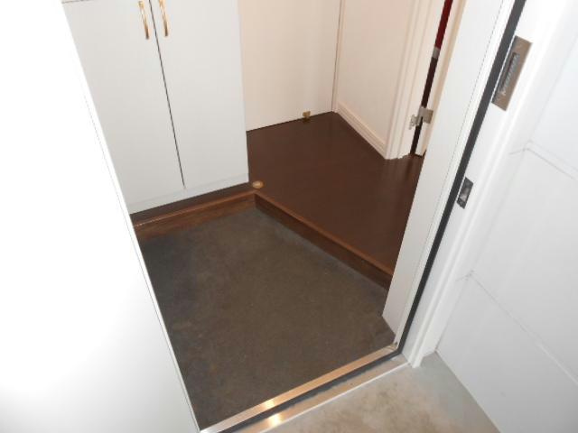 ＲＯＳＳＯ　Ｂ（ﾛｯｿﾋﾞｰ）の玄関