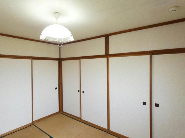 中井ハイツの居間・リビング