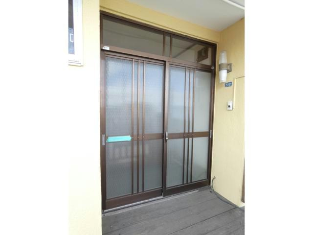 中井ハイツの玄関