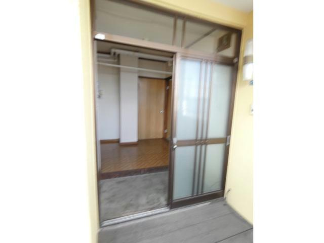 中井ハイツの玄関