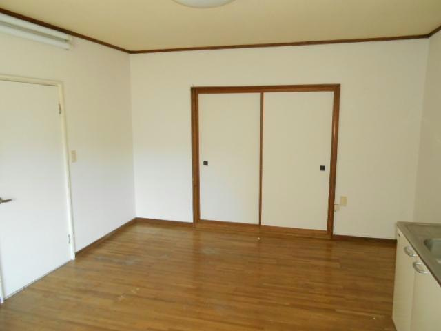 中井ハイツの居間・リビング