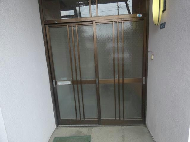中井ハイツの玄関