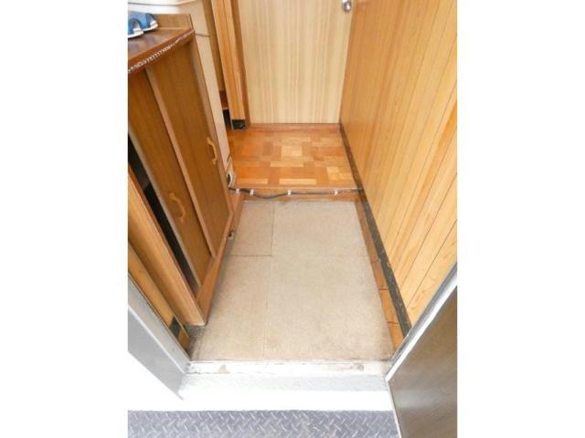 カネサマンションの玄関