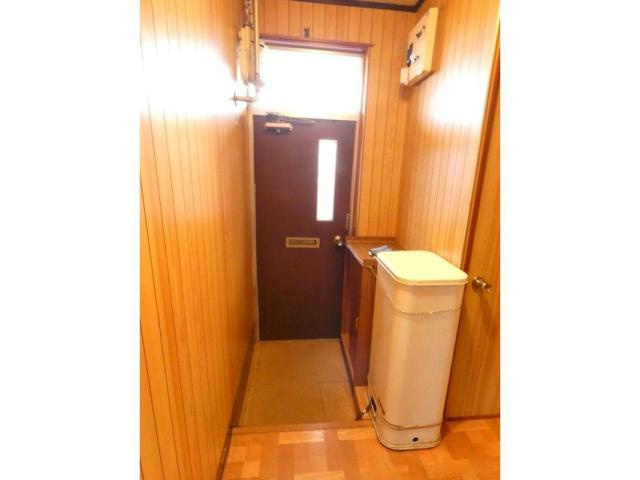 カネサマンションの玄関