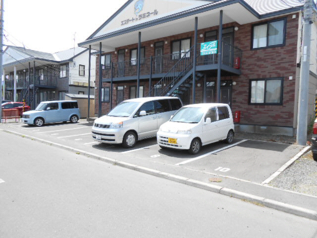 エステートｉｎラミネールの駐車場