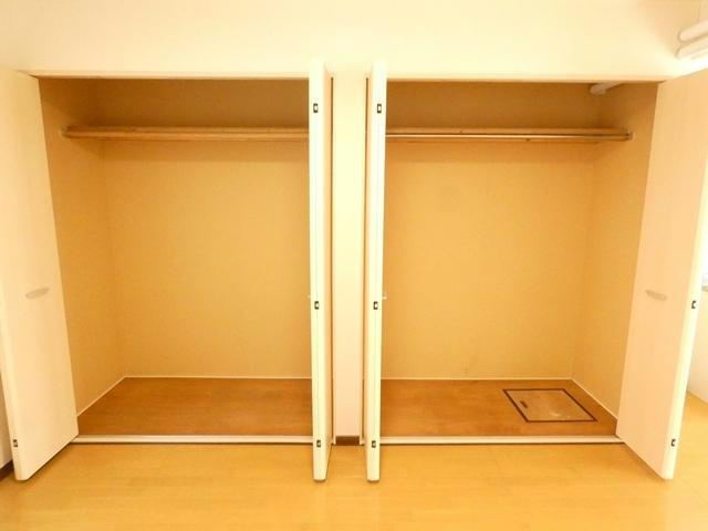 東川町１３－２１　1棟2戸の収納