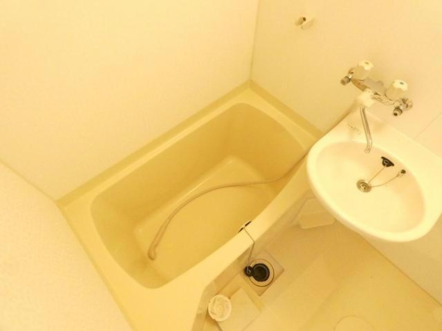 東川町１３－２１　1棟2戸の浴室