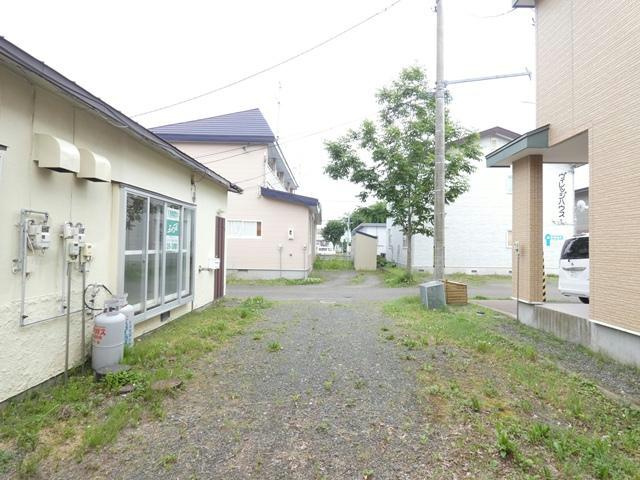 東川町１３－２１　1棟2戸の駐車場