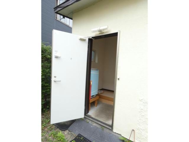 東川町１３－２１　1棟2戸の玄関