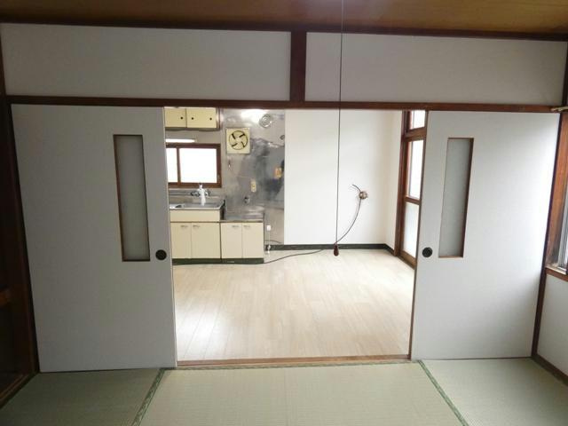 マル義ハイツの居間・リビング