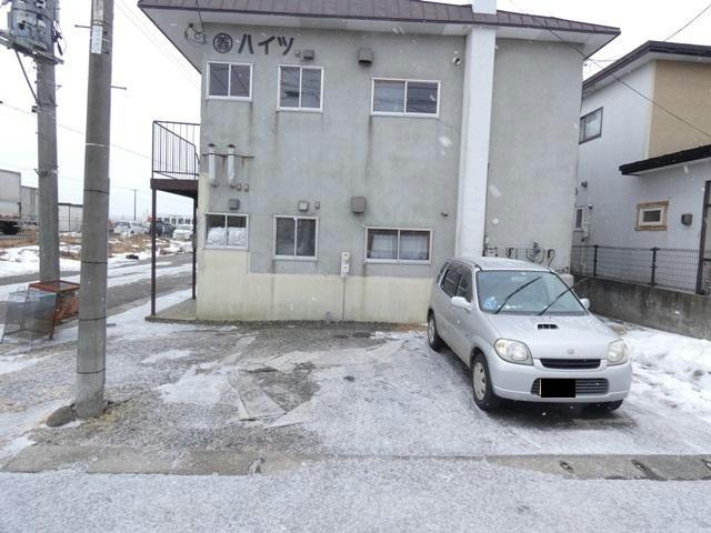 マル義ハイツの駐車場