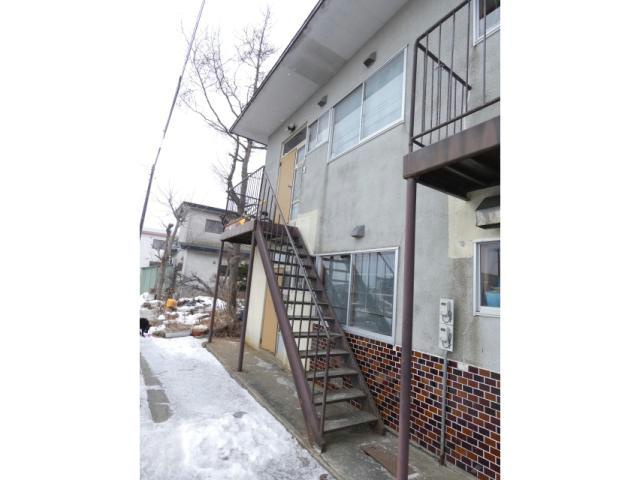 マル義ハイツのエントランス