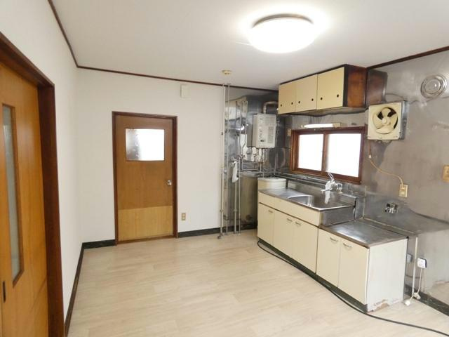 マル義ハイツの居間・リビング