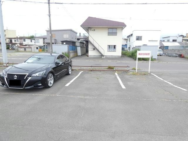 コーポ紬の駐車場
