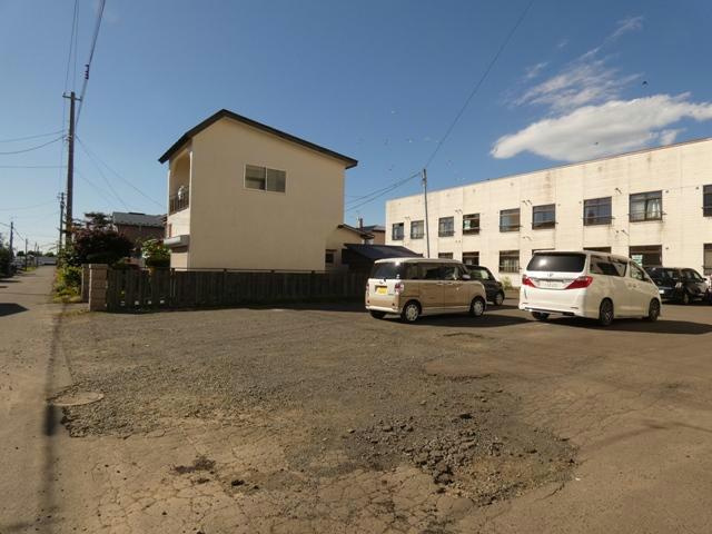 ダイコービルの駐車場
