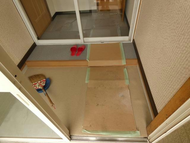 東宝ハイツの玄関