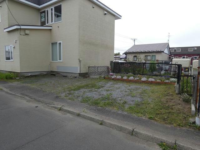 ヒラサワアパートの駐車場