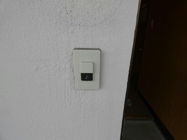 松田マンションの玄関