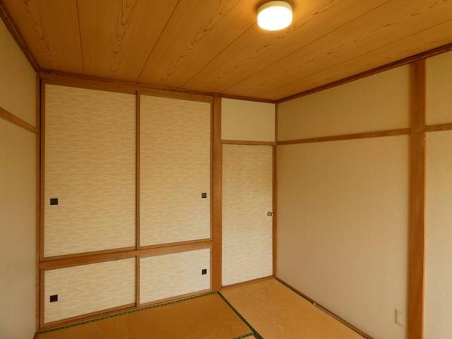 協輪ハイツの居間・リビング