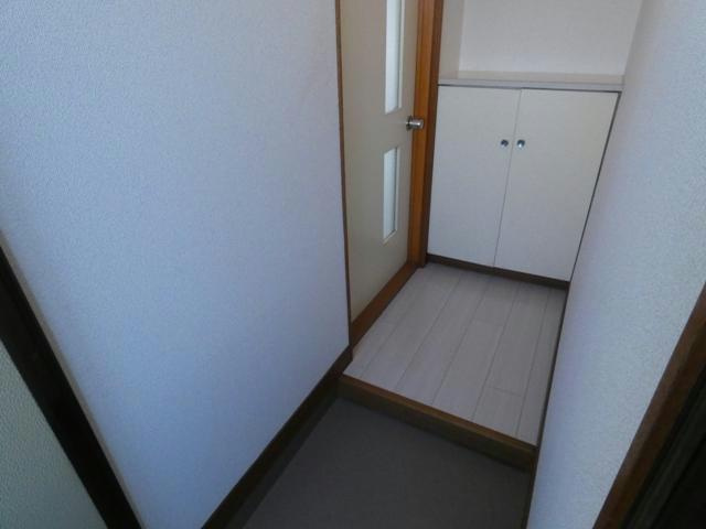 ワンルームハイツの玄関