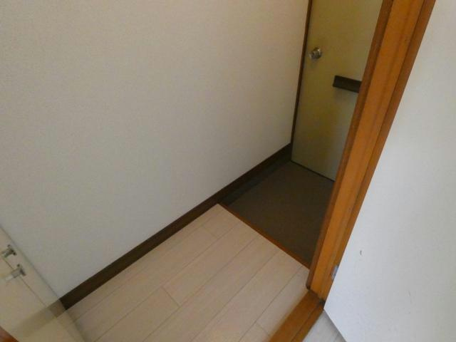 ワンルームハイツの玄関