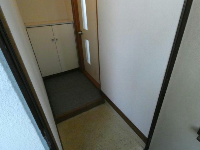 ワンルームハイツの玄関