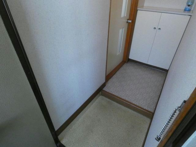 ワンルームハイツの玄関