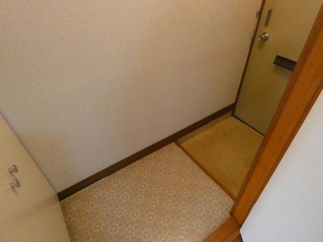 ワンルームハイツの玄関