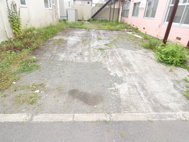 中岡マンション（鳥取北９）の駐車場