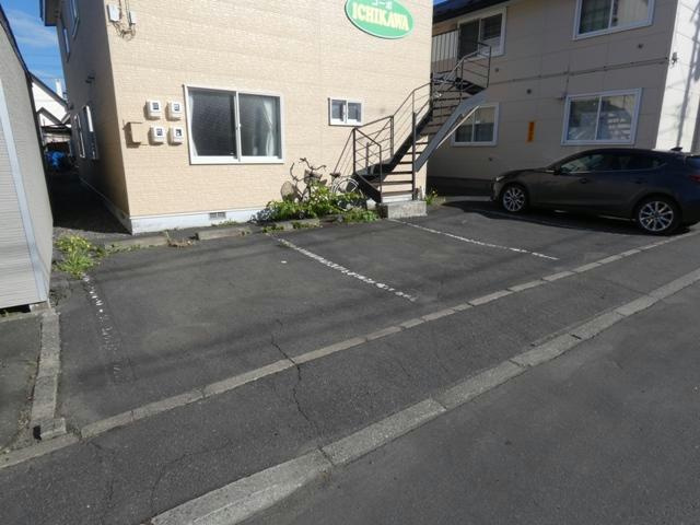 コーポ市川（芦野）の駐車場