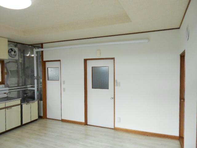 カネ山ハイツB（光和）の居間・リビング