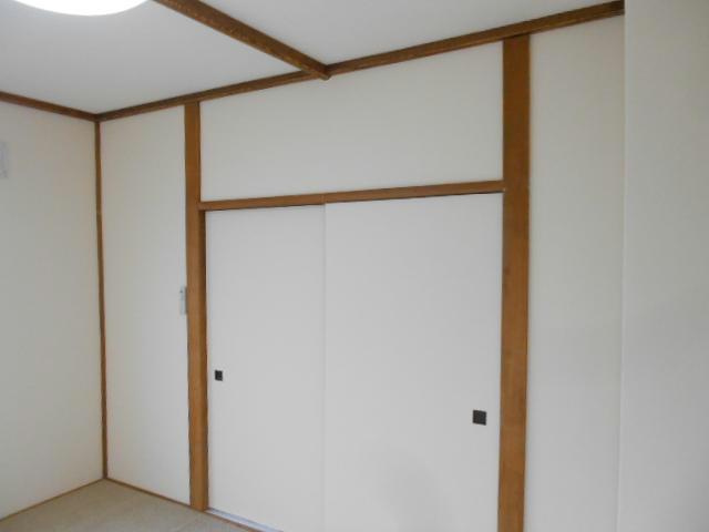 カネ山ハイツB（光和）の居間・リビング