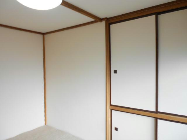 カネ山ハイツB（光和）の居間・リビング